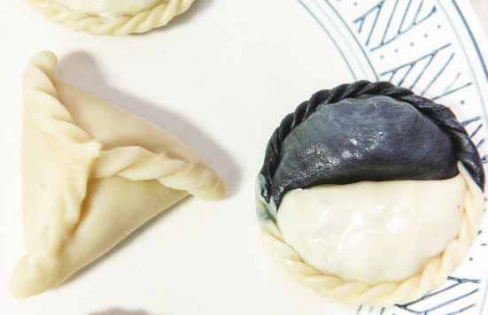 平潭美食丨鸳鸯双味酥：新颖的花式，填补味蕾的幸福感