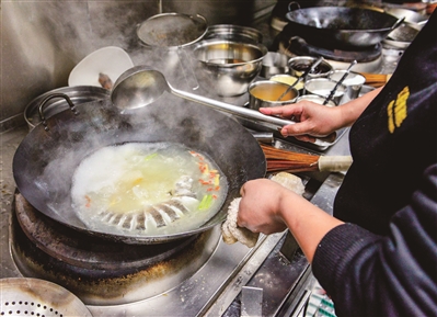 平潭海鲜名菜丨一碗浓鲜奶白的鲈鱼汤滋养几代人