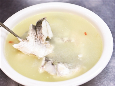 平潭海鲜名菜丨一碗浓鲜奶白的鲈鱼汤滋养几代人