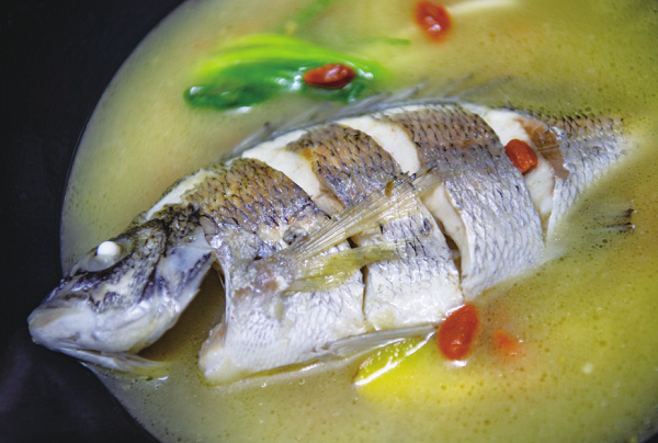 平潭海鲜名菜丨辨别天然黑鲷鱼，get鲜美鱼汤做法